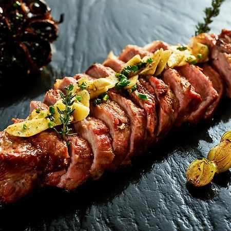 Готель Crowne Plaza Porto By Ihg Екстер'єр фото A pork tenderloin