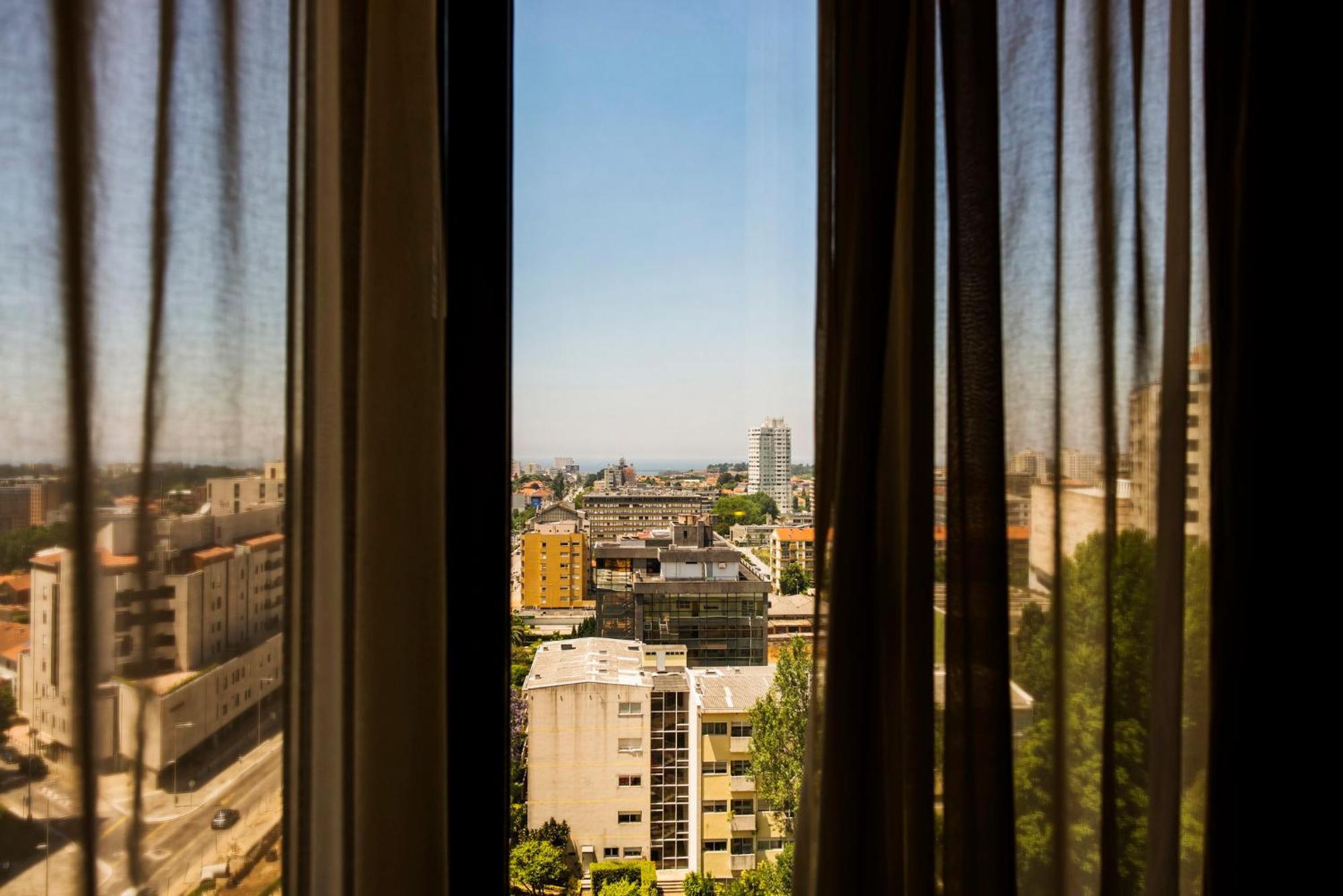 Готель Crowne Plaza Porto By Ihg Екстер'єр фото View from the window of a cell at the prison