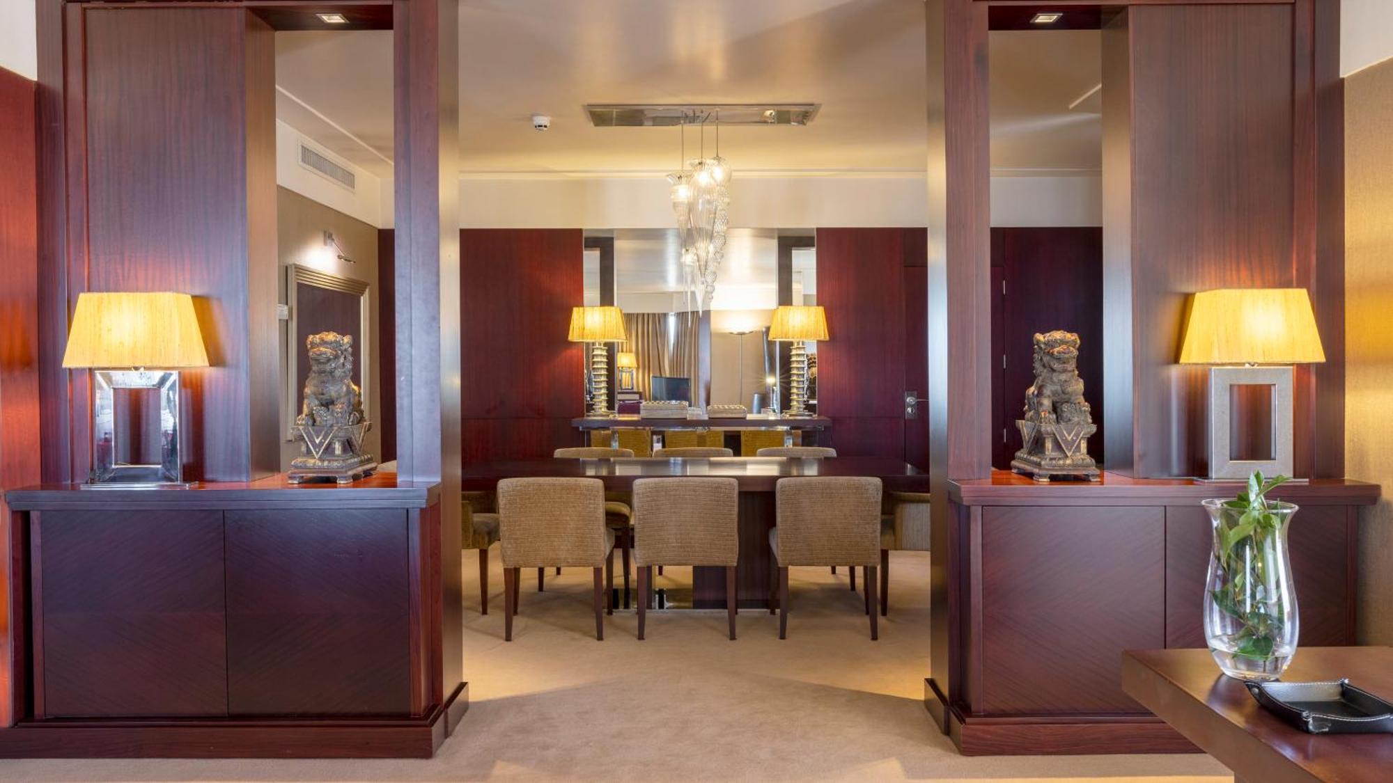 Готель Crowne Plaza Porto By Ihg Екстер'єр фото The interior of a suite