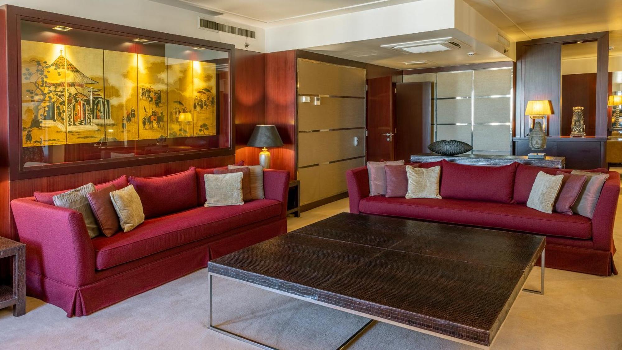 Готель Crowne Plaza Porto By Ihg Екстер'єр фото A living room in a suite at the Mandarin Oriental, Munich