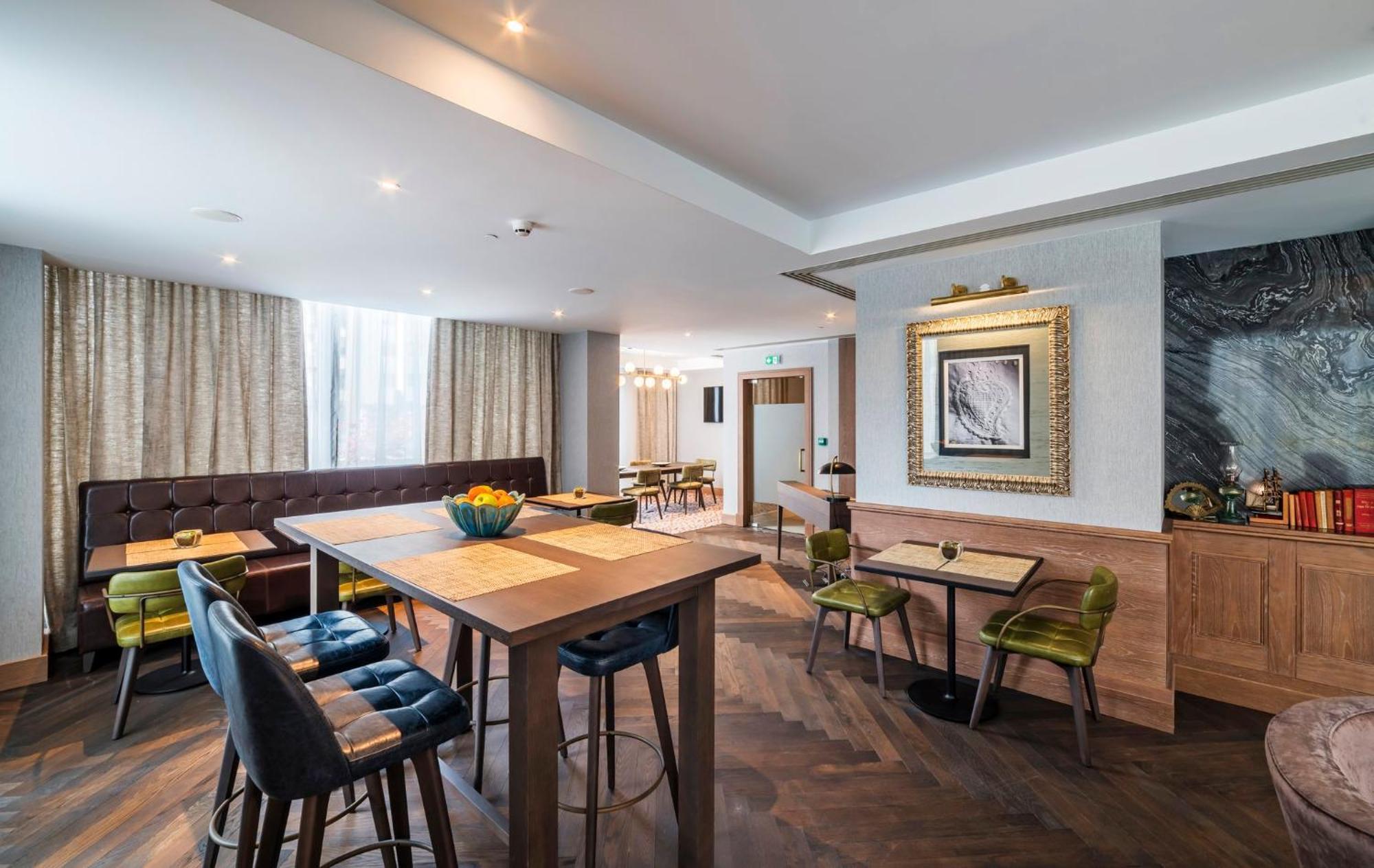 Готель Crowne Plaza Porto By Ihg Екстер'єр фото The Club at London Heathrow Airport