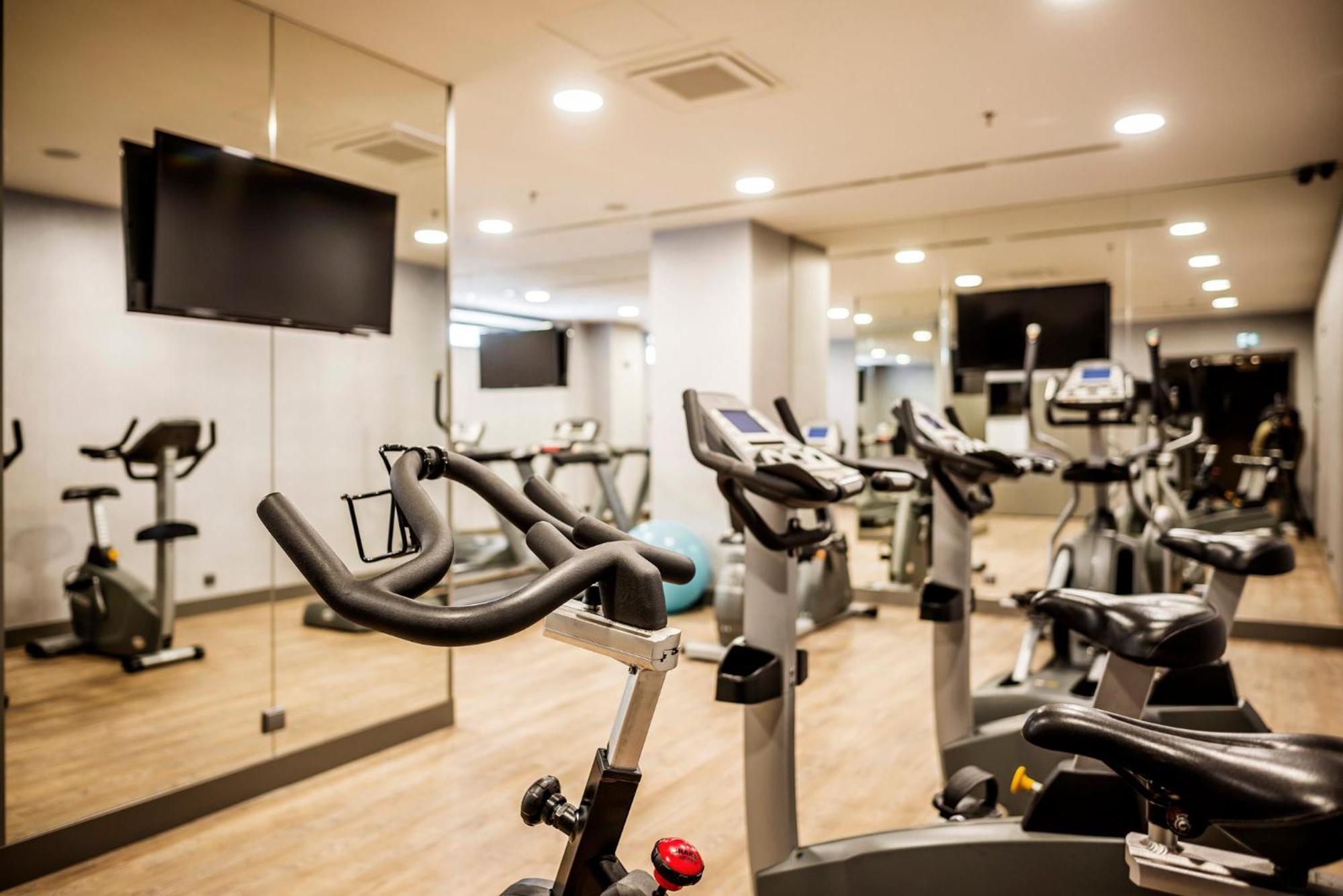 Готель Crowne Plaza Porto By Ihg Екстер'єр фото The gym at the hotel