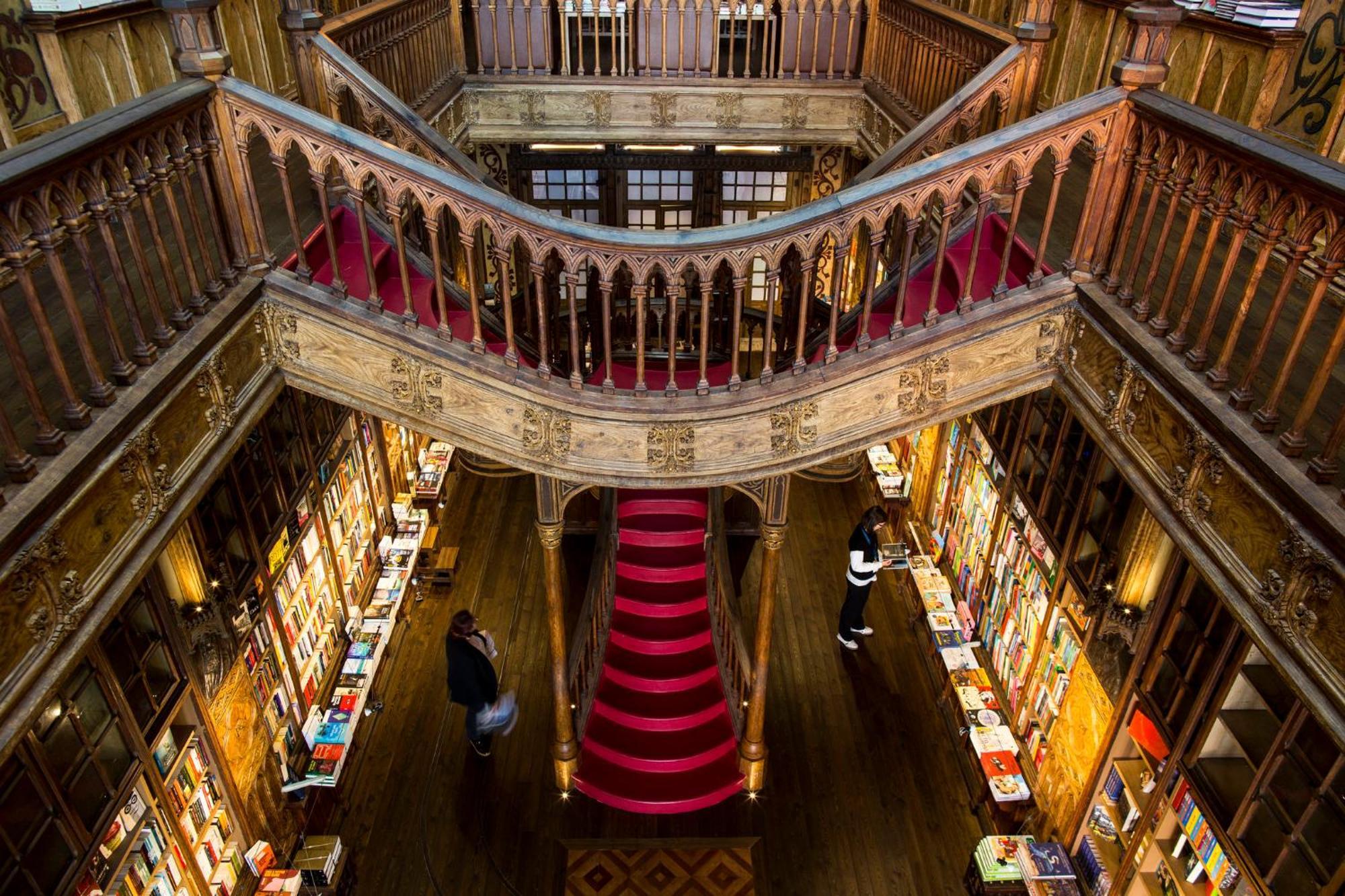 Готель Crowne Plaza Porto By Ihg Екстер'єр фото The interior of the bookstore