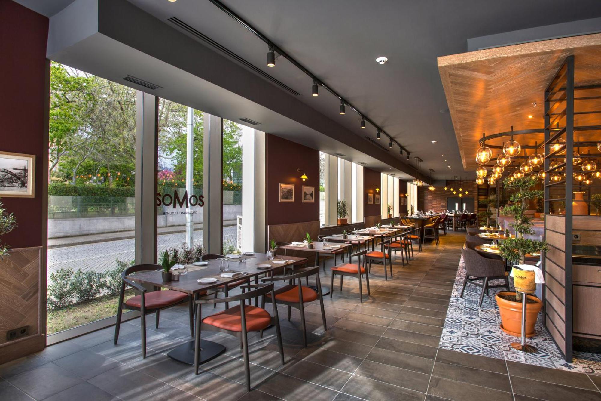 Готель Crowne Plaza Porto By Ihg Екстер'єр фото SOMOS Restaurant
