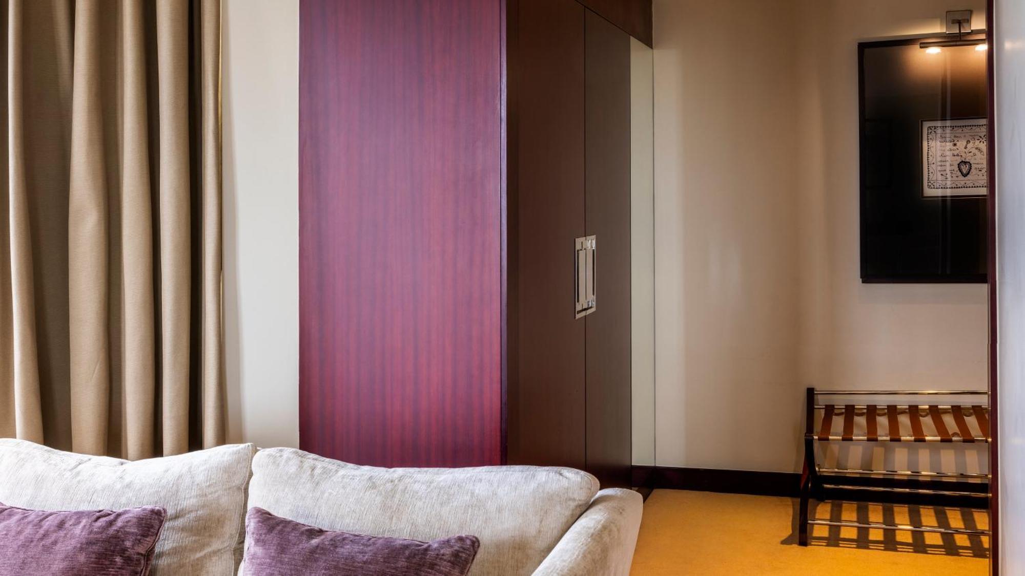 Готель Crowne Plaza Porto By Ihg Екстер'єр фото A wardrobe